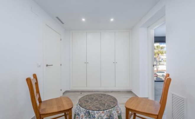 Sale · Villa · Roses