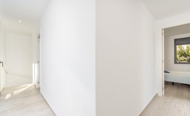 Sale · Villa · Roses