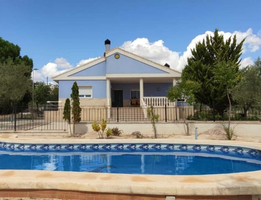 Venta · Villa / Chalet · Yecla