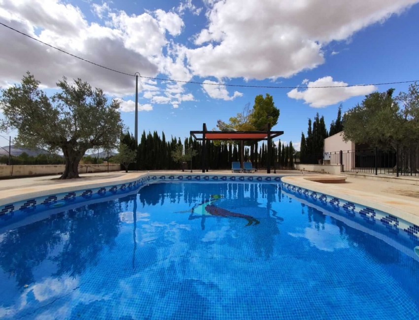 Venta · Villa / Chalet · Yecla