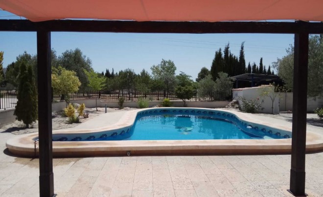 Venta · Villa / Chalet · Yecla