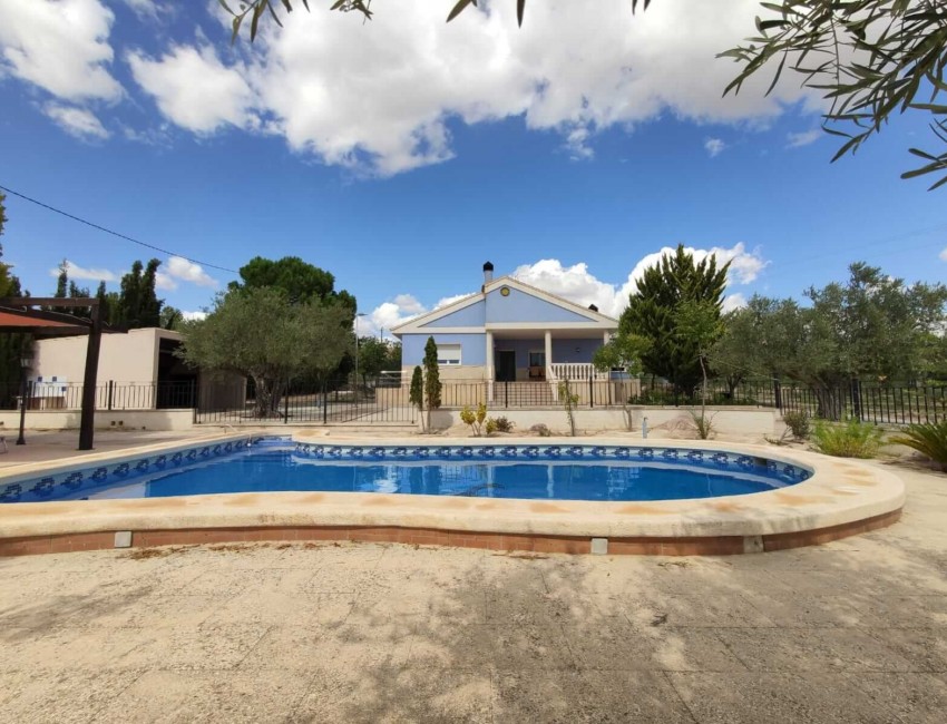 Venta · Villa / Chalet · Yecla