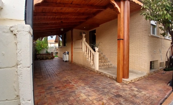 Venta · Bungalow / Adosado / Semiadosado · Elda