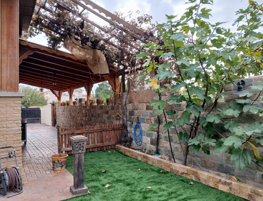 Venta · Bungalow / Adosado / Semiadosado · Elda