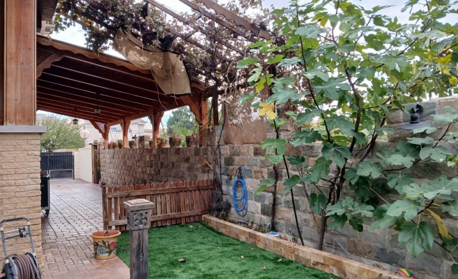 Venta · Bungalow / Adosado / Semiadosado · Elda