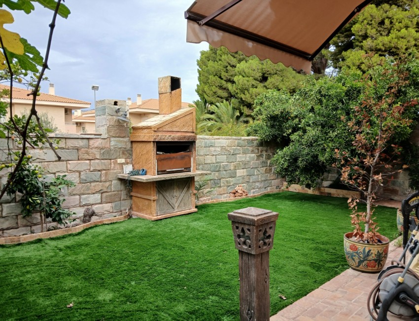 Venta · Bungalow / Adosado / Semiadosado · Elda