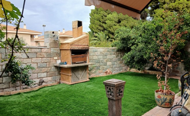 Venta · Bungalow / Adosado / Semiadosado · Elda