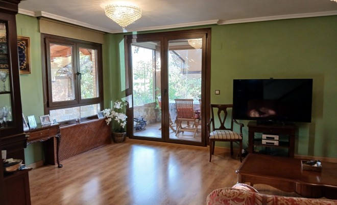Venta · Bungalow / Adosado / Semiadosado · Elda