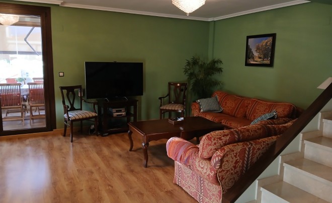 Venta · Bungalow / Adosado / Semiadosado · Elda