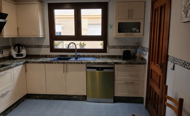 Venta · Bungalow / Adosado / Semiadosado · Elda