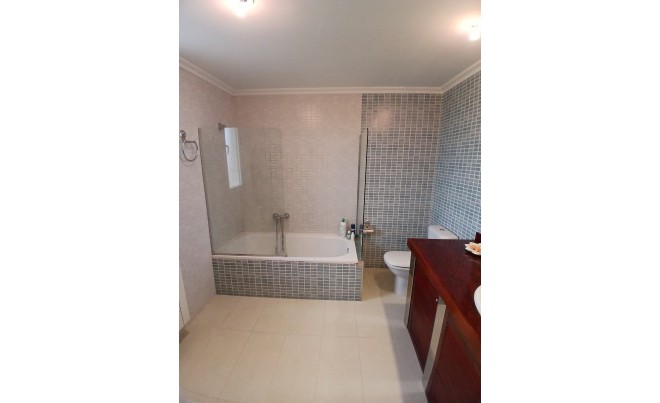 Venta · Bungalow / Adosado / Semiadosado · Elda