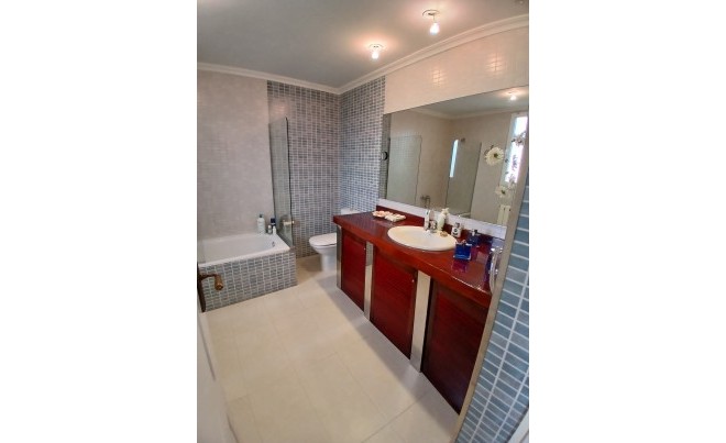 Venta · Bungalow / Adosado / Semiadosado · Elda