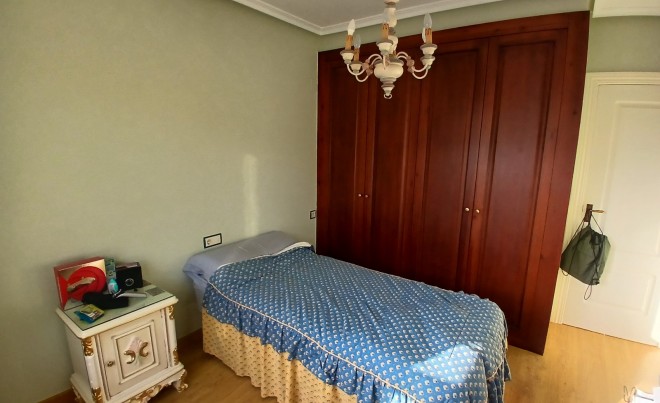 Venta · Bungalow / Adosado / Semiadosado · Elda