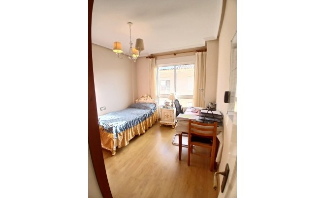 Venta · Bungalow / Adosado / Semiadosado · Elda