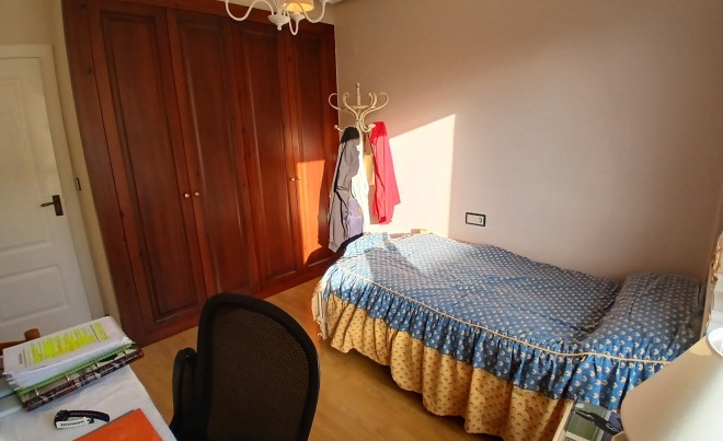 Venta · Bungalow / Adosado / Semiadosado · Elda