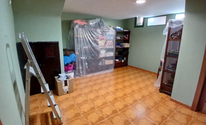 Venta · Bungalow / Adosado / Semiadosado · Elda