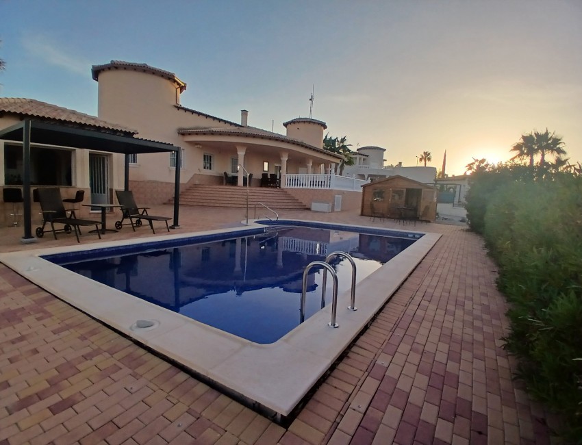 Venta · Villa / Chalet · Campos del Rio
