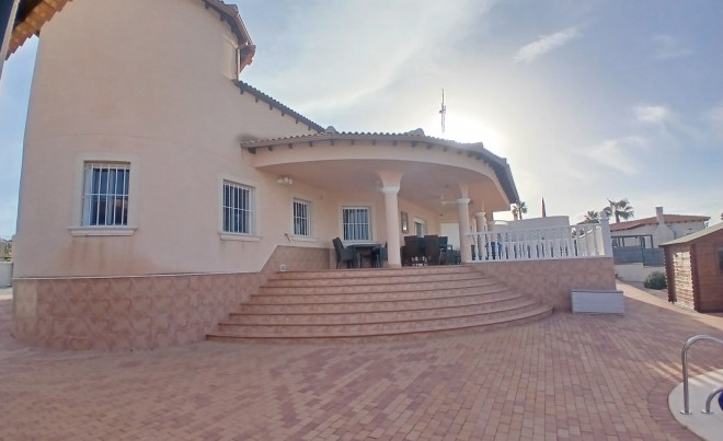 Venta · Villa / Chalet · Campos del Rio