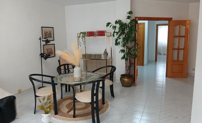 Revente · Penthouse · Yecla