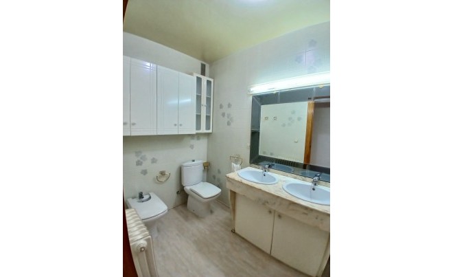 Revente · Penthouse · Yecla