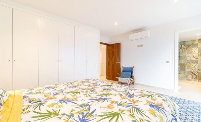 Revente · Villa · Canyelles