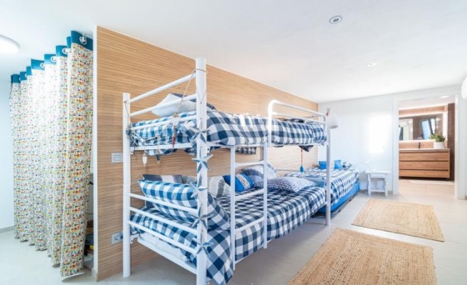 Revente · Villa · Canyelles