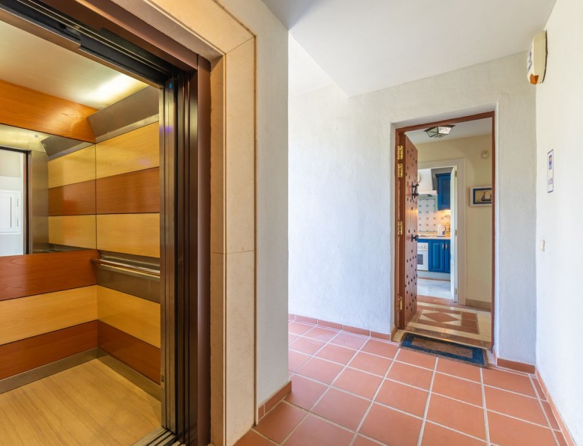 Sale · Apartment / Flat · Casares · Costa del Sol