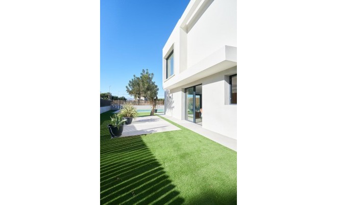 Nueva construcción  · Villa / Chalet · San Juan Alicante · La Font