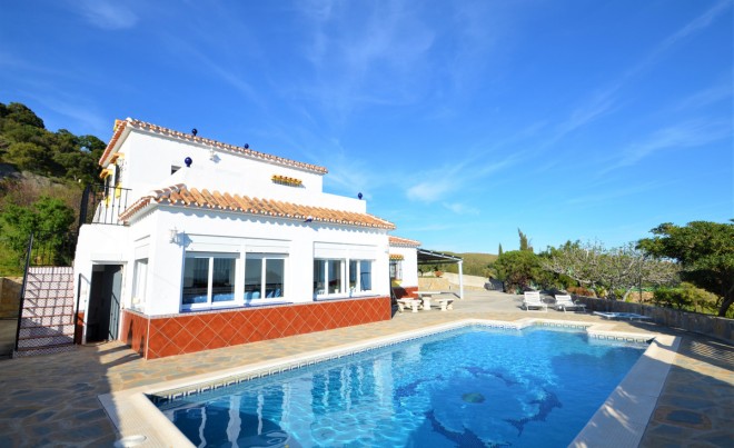 Venta · Villa / Chalet · Estepona · Costa del Sol