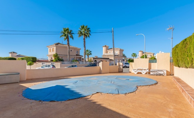 Venta · Bungalow / Adosado / Semiadosado · San Fulgencio · Urb. La Marina