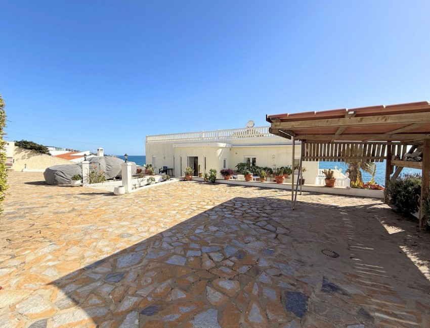 Venta · Villa / Chalet · Torreguadiaro · Costa del Sol