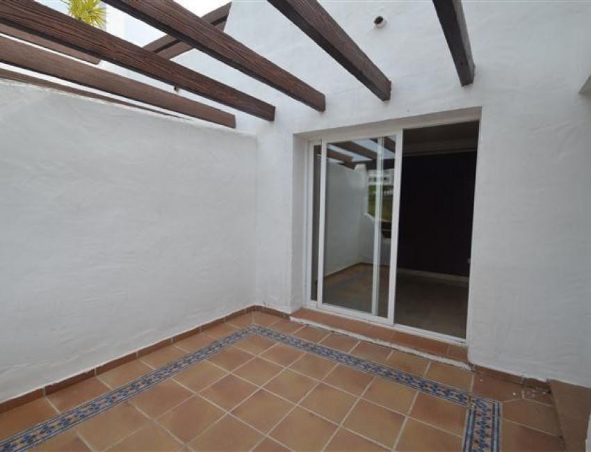 Sale · Bungalow / Townhouse / Detached / Terraced · Selwo · Costa del Sol