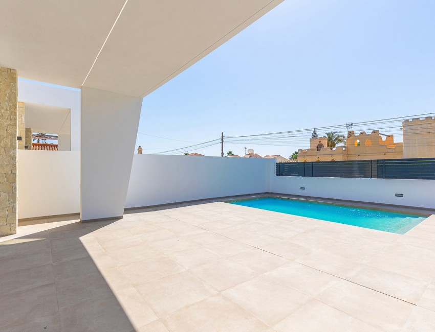 Nueva construcción  · Villa / Chalet · Torrevieja · Los Balcones