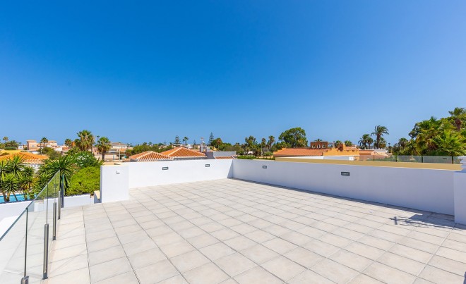 Nueva construcción  · Villa / Chalet · Torrevieja · Los Balcones