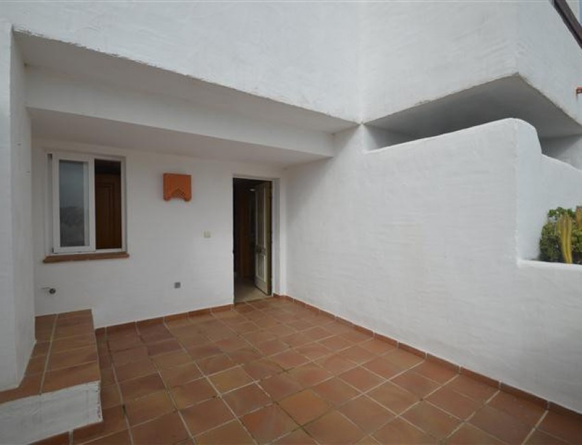 Sale · Bungalow / Townhouse / Detached / Terraced · Selwo · Costa del Sol