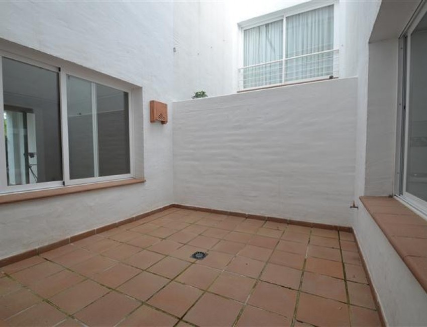 Sale · Bungalow / Townhouse / Detached / Terraced · Selwo · Costa del Sol