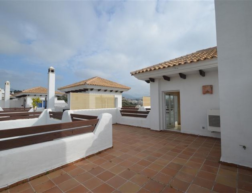 Sale · Bungalow / Townhouse / Detached / Terraced · Selwo · Costa del Sol