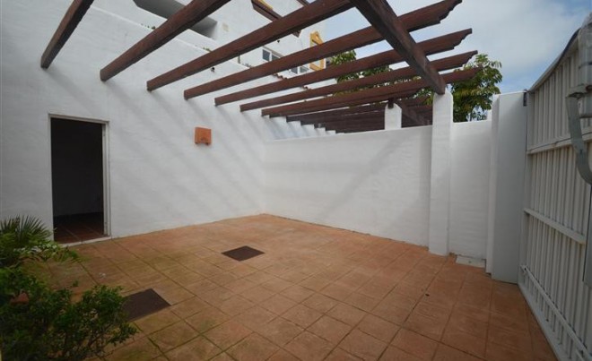 Sale · Bungalow / Townhouse / Detached / Terraced · Selwo · Costa del Sol