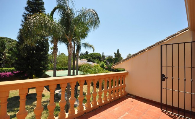 Sale · Villa · SAN PEDRO ALCÁNTARA · Costa del Sol