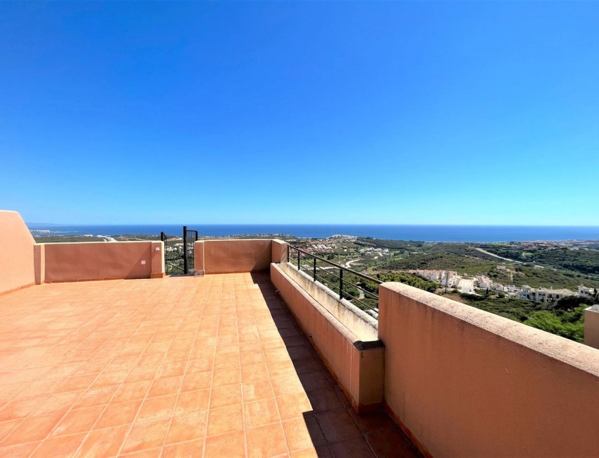 Sale · Apartment / Flat · Casares · Costa del Sol