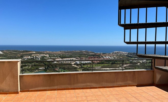 Sale · Apartment / Flat · Casares · Costa del Sol