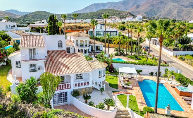 Venta · Villa / Chalet · Estepona · Costa del Sol