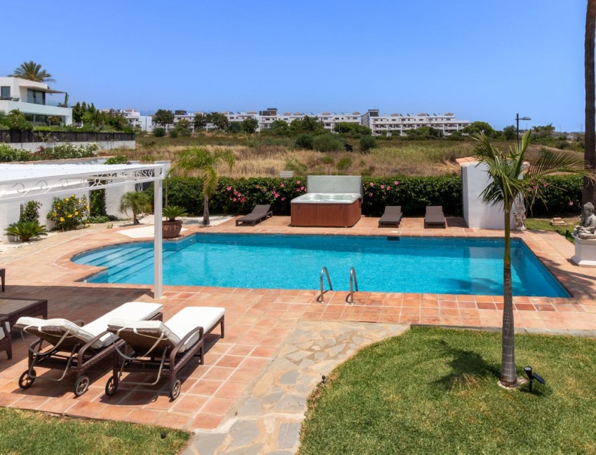 Venta · Villa / Chalet · Estepona · Costa del Sol