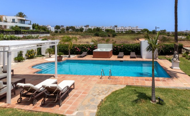 Venta · Villa / Chalet · Estepona · Costa del Sol