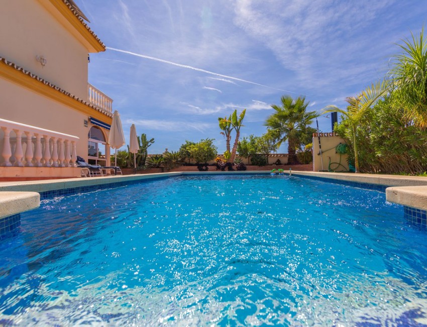 Venta · Villa / Chalet · Las Lagunas · Costa del Sol