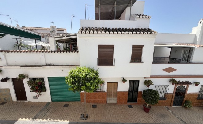 Sale · Bungalow / Townhouse / Detached / Terraced · Estepona · Costa del Sol