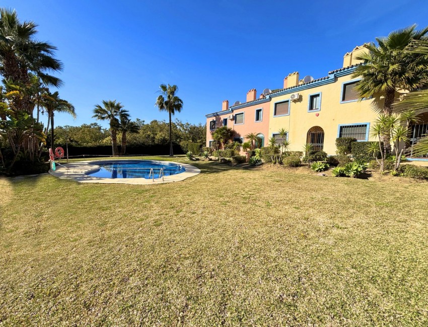 Sale · Bungalow / Townhouse / Detached / Terraced · La Duquesa · Costa del Sol