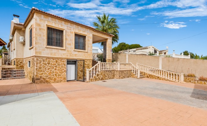 Venta · Villa / Chalet · Los Balcones