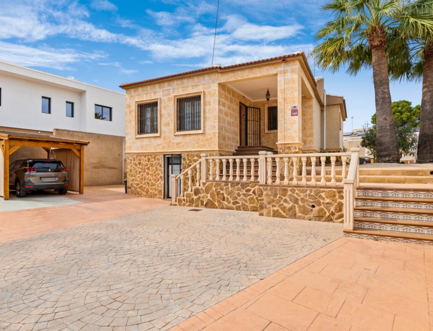 Venta · Villa / Chalet · Los Balcones