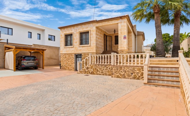 Venta · Villa / Chalet · Los Balcones